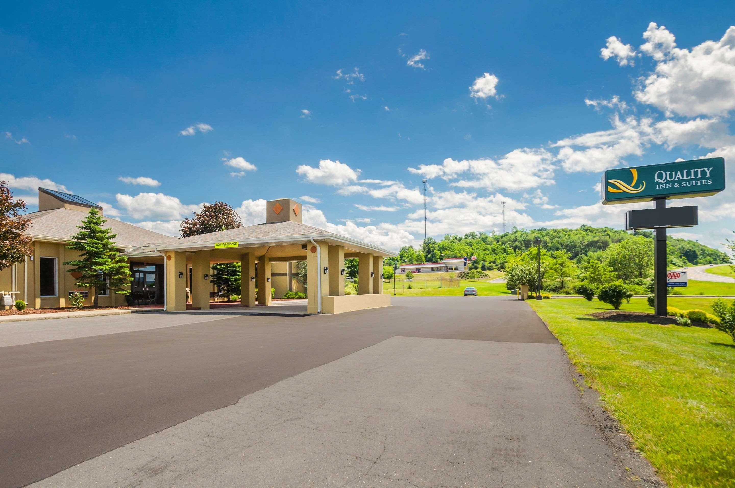 Quality Inn & Suites Frostburg-Cumberland Exteriör bild